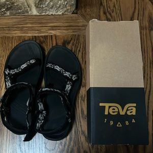 Never worn women’s black Teva candles, size 10 in box